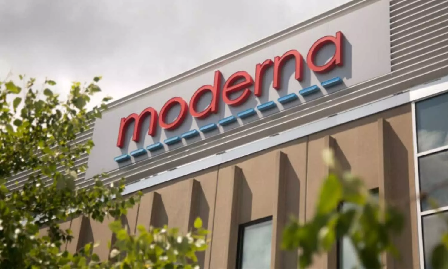 Moderna forecasts lower sales next year, shares near four-year low Moderna forecasts lower sales next year, shares near four-year low