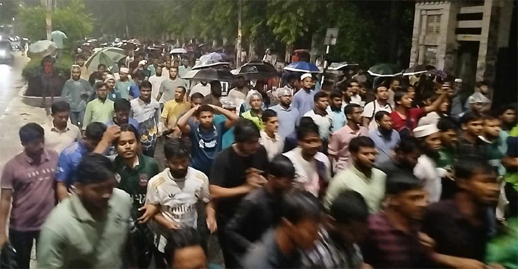 ‘তুমি কে আমি কে রাজাকার রাজাকার’ স্লোগানে ফের প্রকম্পিত ঢাবি ‘তুমি কে আমি কে রাজাকার রাজাকার’ স্লোগানে ফের প্রকম্পিত ঢাবি